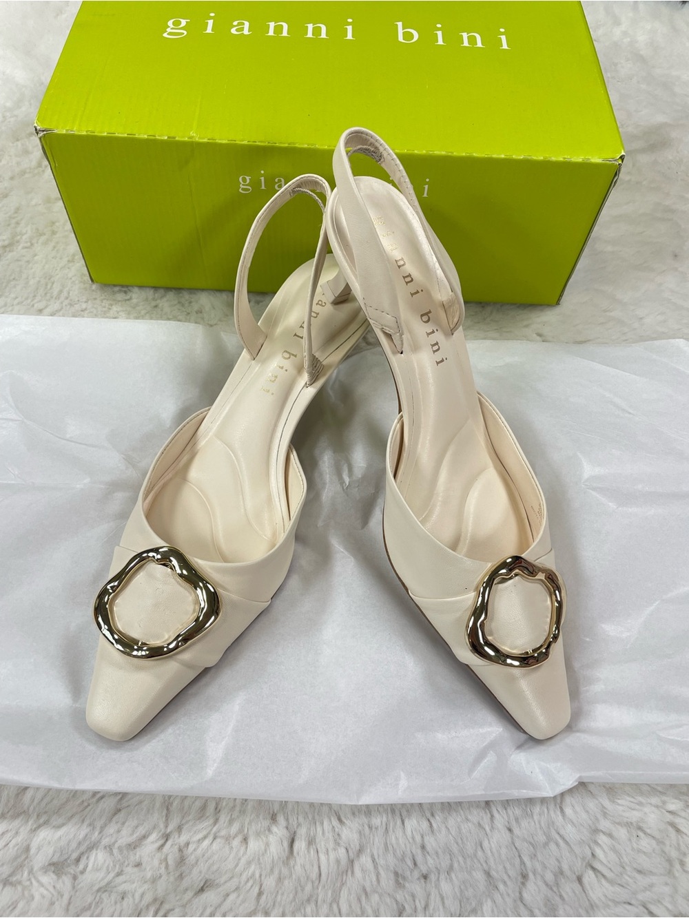 Gianni Bini Cream Pointed Slingback Heels with Gold Accent Size 8.5